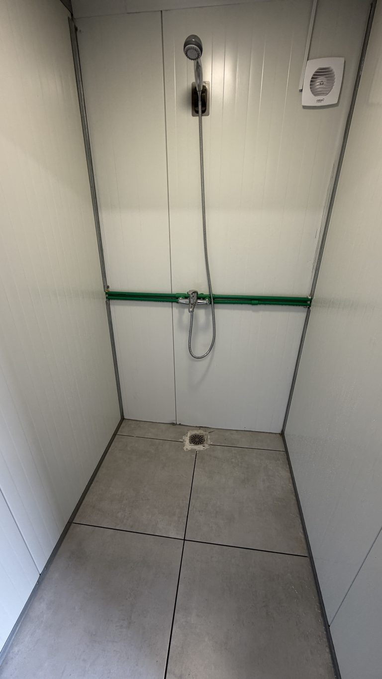 Νέες εγκαταστάσεις ντους με ζεστό νερό για την απαραίτητη ξεκούραση του οδηγού